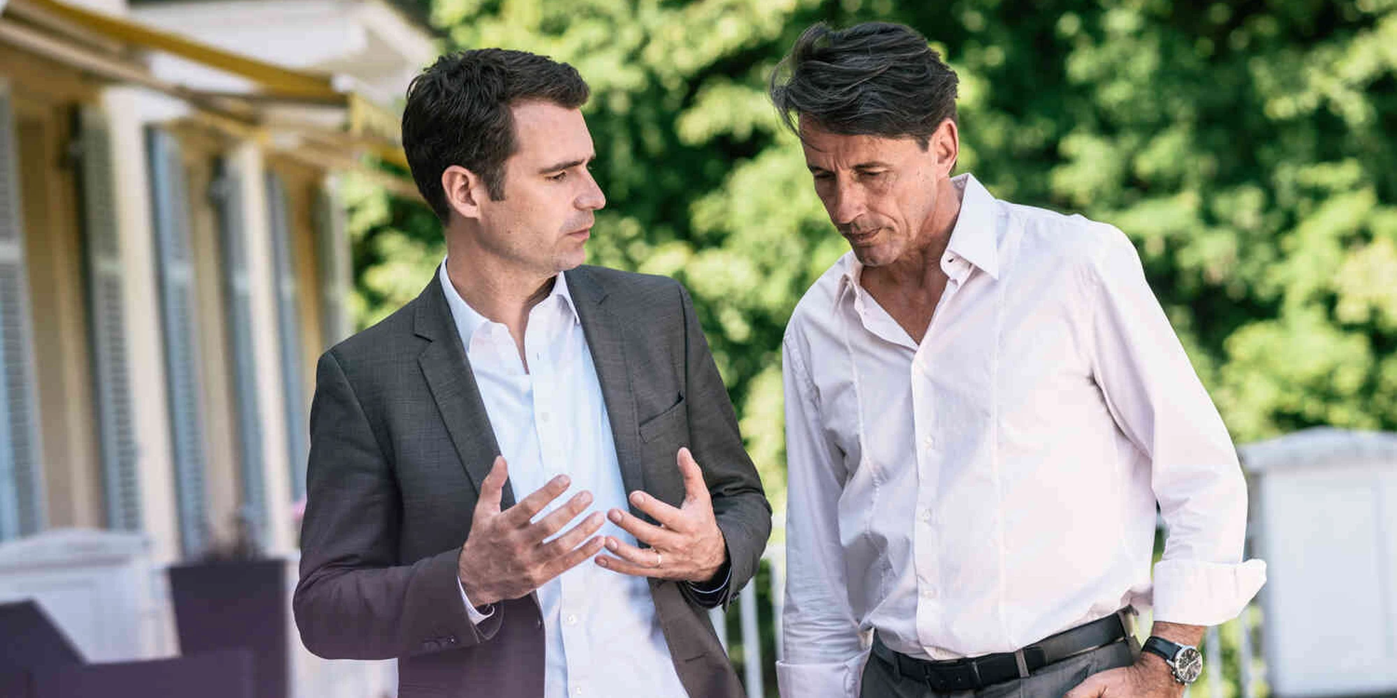 Chefarzt im Gespr&auml;ch mit Patienten